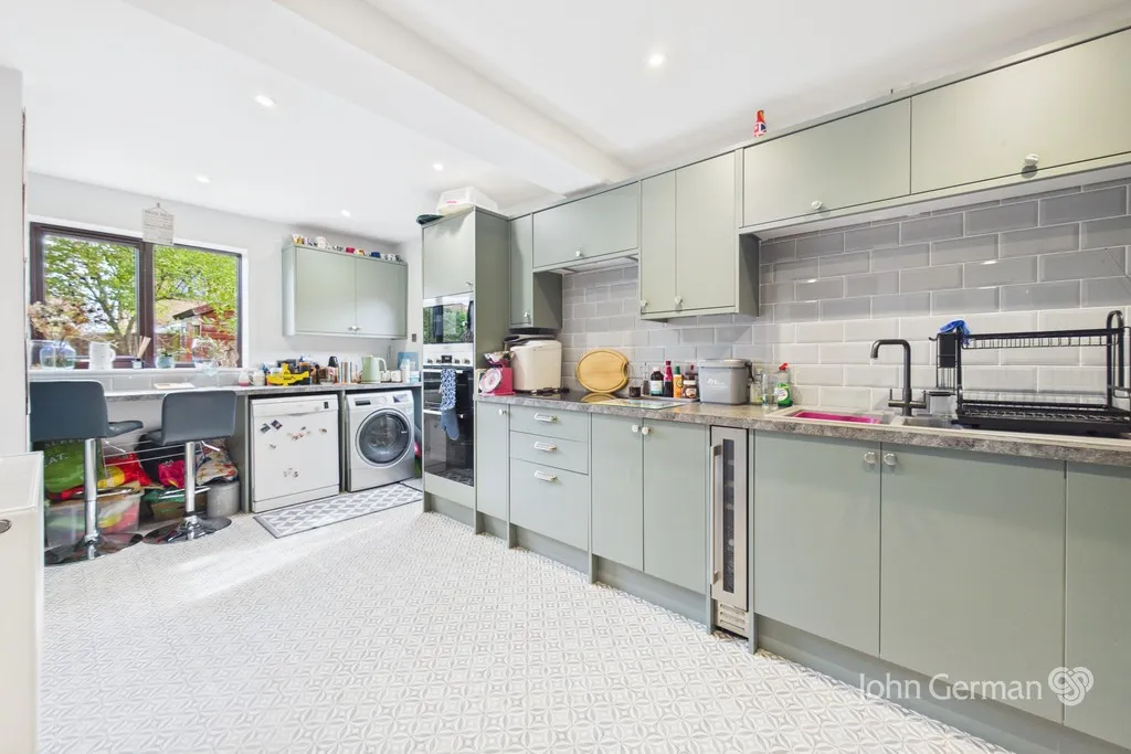 Sandpiper Drive, Uttoxeter, photo 10