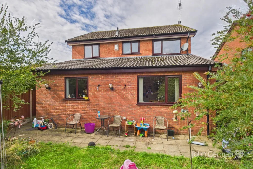 Sandpiper Drive, Uttoxeter, photo 22