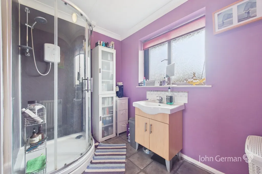 Sandpiper Drive, Uttoxeter, photo 15