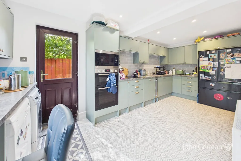 Sandpiper Drive, Uttoxeter, photo 9