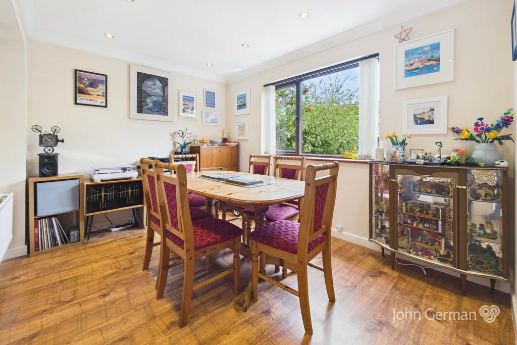 Sandpiper Drive, Uttoxeter, photo 5