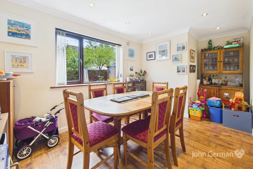 Sandpiper Drive, Uttoxeter, photo 6