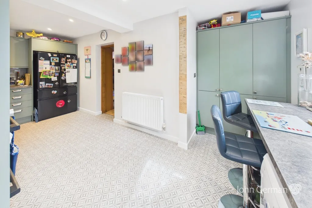 Sandpiper Drive, Uttoxeter, photo 11