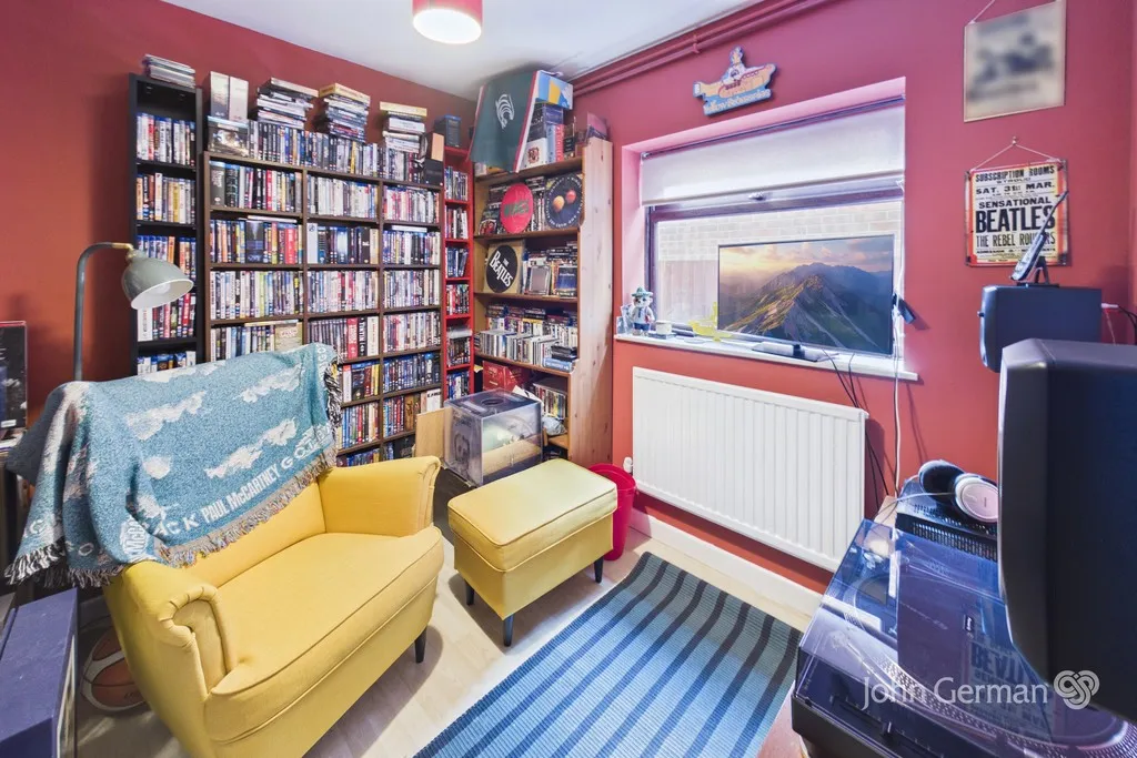 Sandpiper Drive, Uttoxeter, photo 7