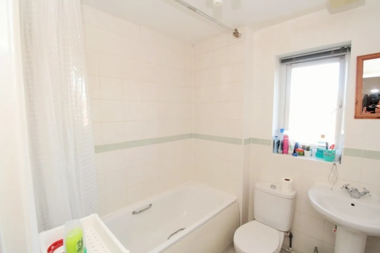 Meadow Way, Caversham, RG4, photo 8