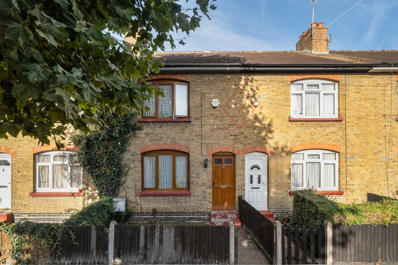 2 bed house for sale, Rosedale Avenue, Hayes, UB3
