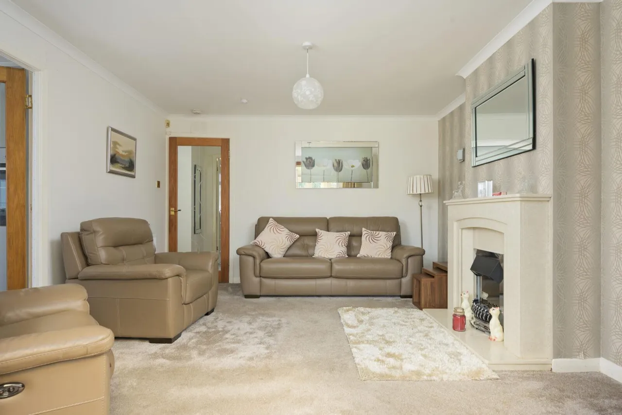Barbeth Gardens, Cumbernauld, G67 4SE, photo 5