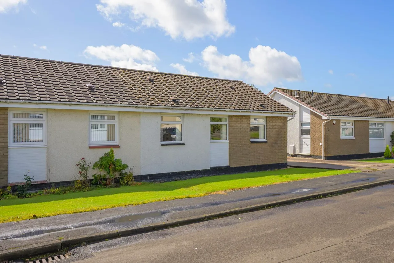 3 bed house for sale — Barbeth Gardens, Cumbernauld, G67 4SE
