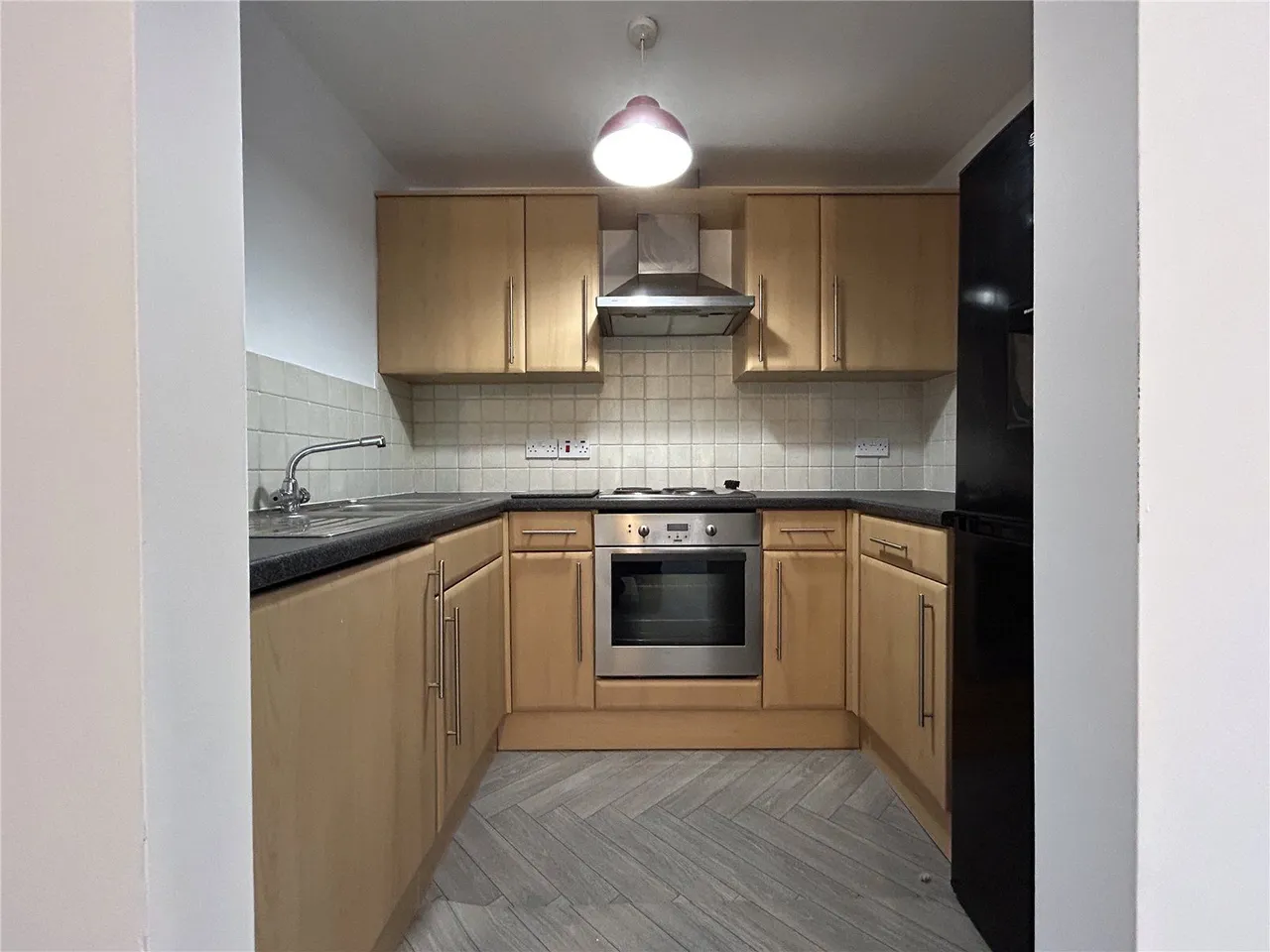 Lauren Close, Springhead, OL4, photo 3