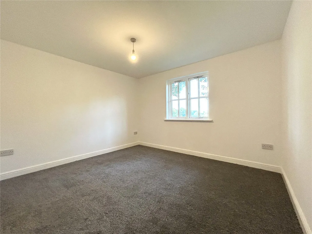 Lauren Close, Springhead, OL4, photo 6