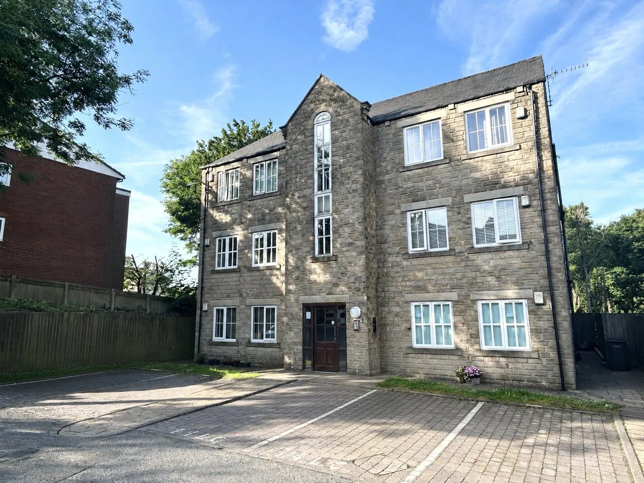 Lauren Close, Springhead, OL4, photo 4