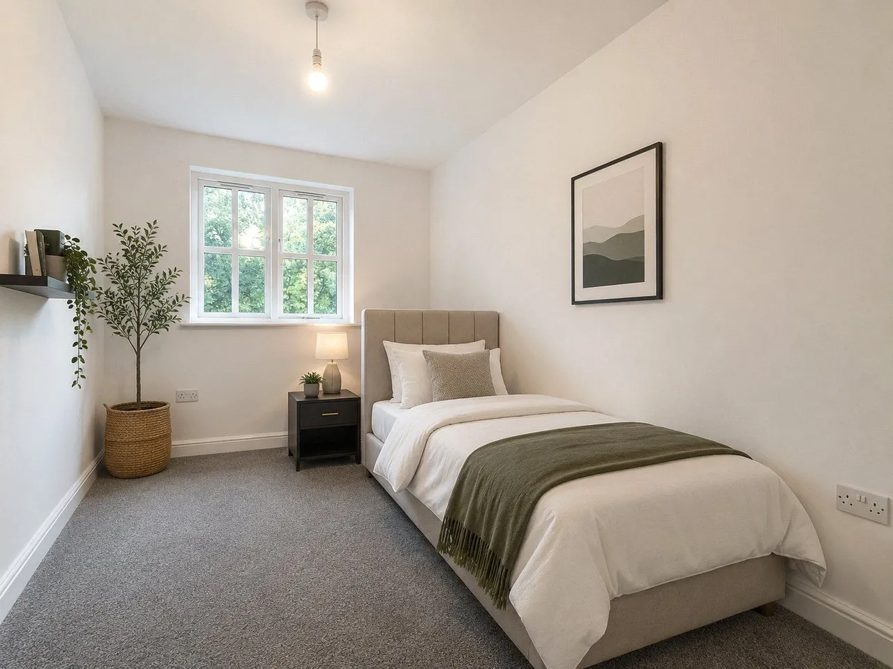 Lauren Close, Springhead, OL4, photo 9
