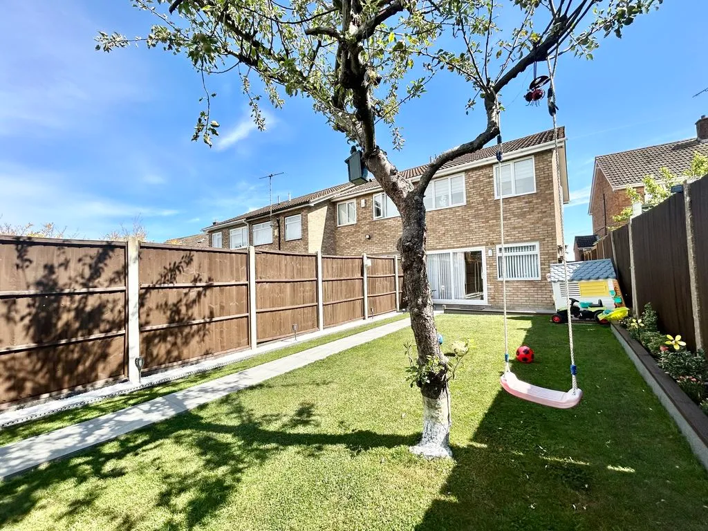 Tomlinson Avenue, Luton LU4 0UL, photo 14