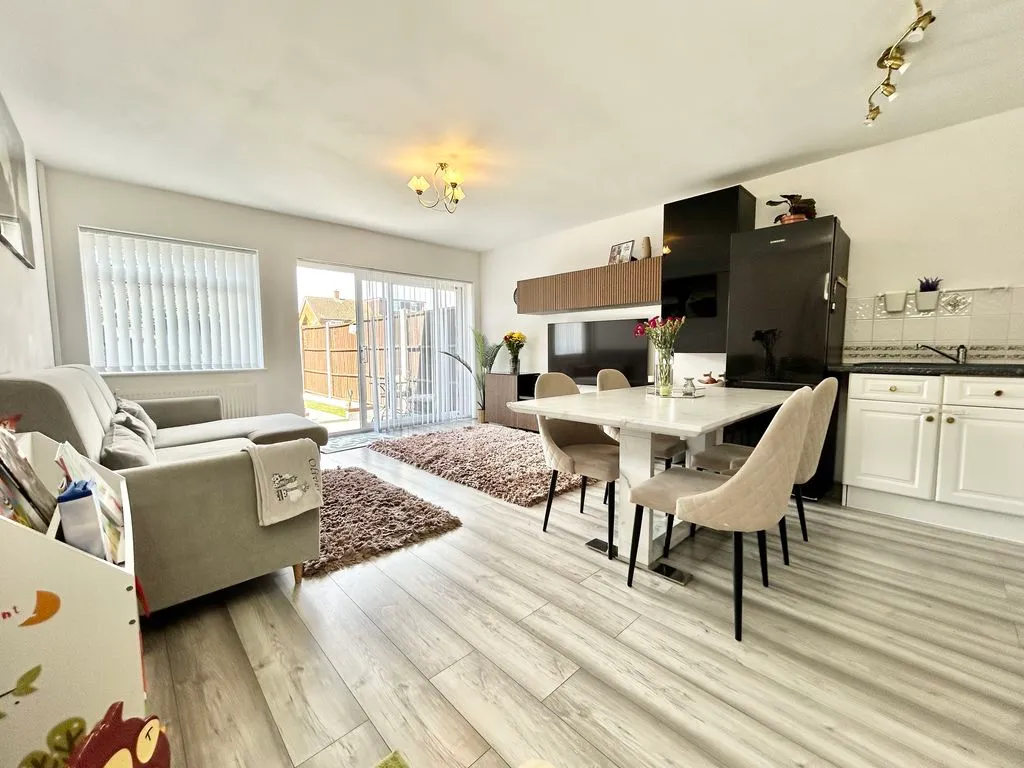 Tomlinson Avenue, Luton LU4 0UL, photo 7
