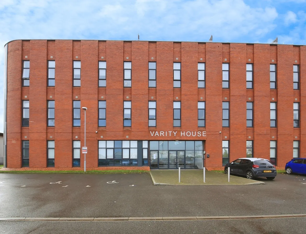 2 bed flat for sale — Vicarage Farm Road, Peterborough, Cambridgeshire, PE1