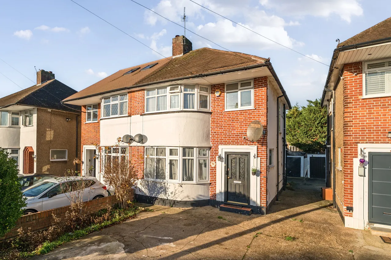 3 bed house for sale, Ferncroft Avenue, Ruislip, HA4