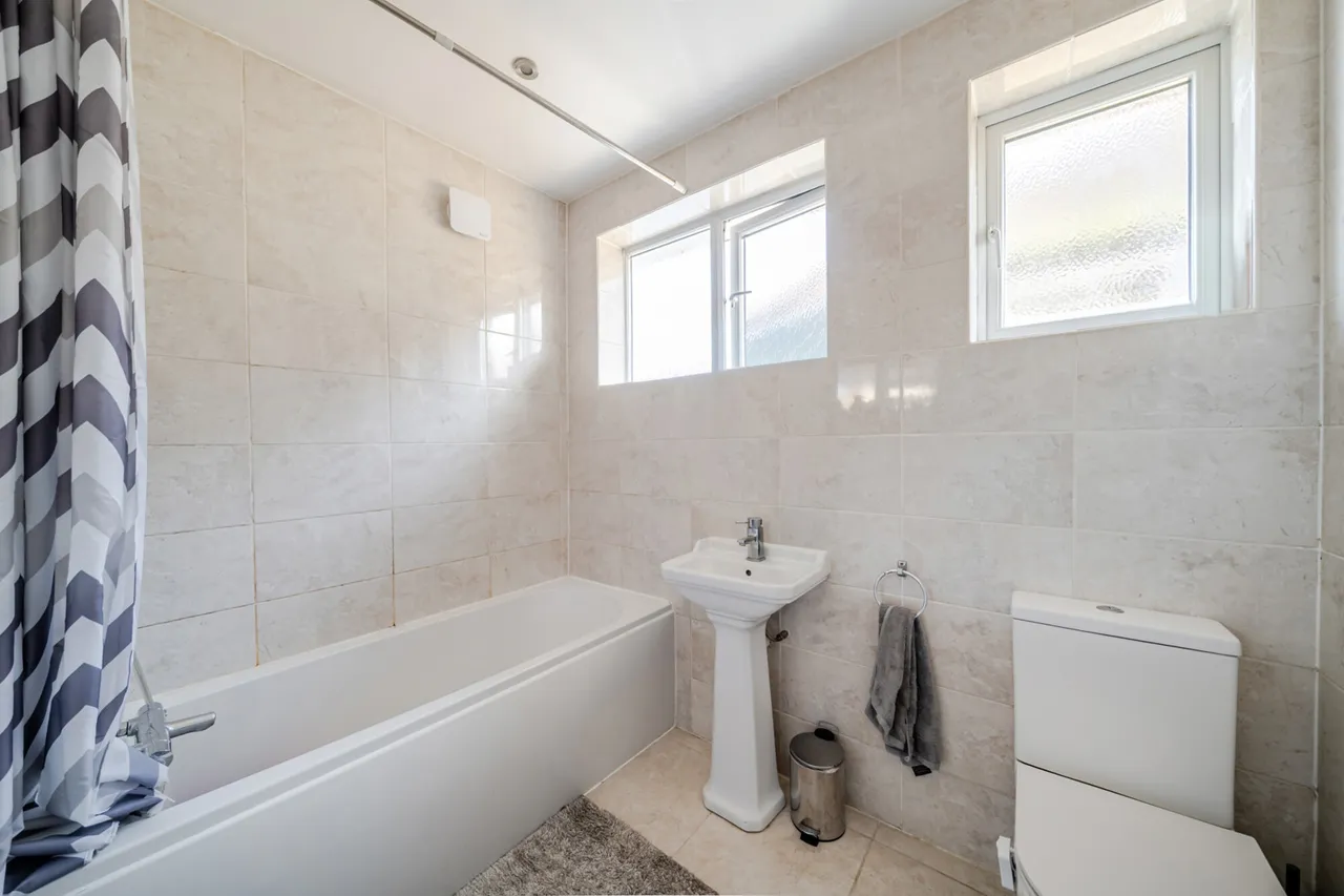 Ferncroft Avenue, Ruislip, HA4, photo 9