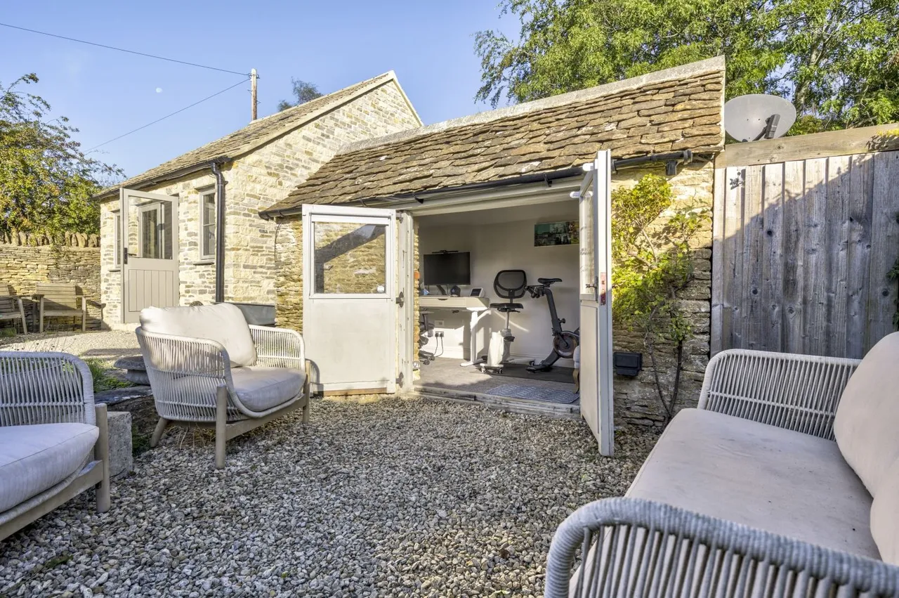 School Lane, South Cerney, GL7, photo 8