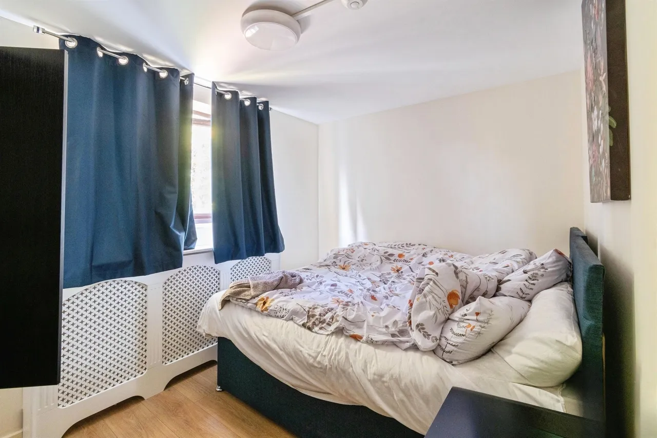 Hollybush Close, Chippenham, photo 11
