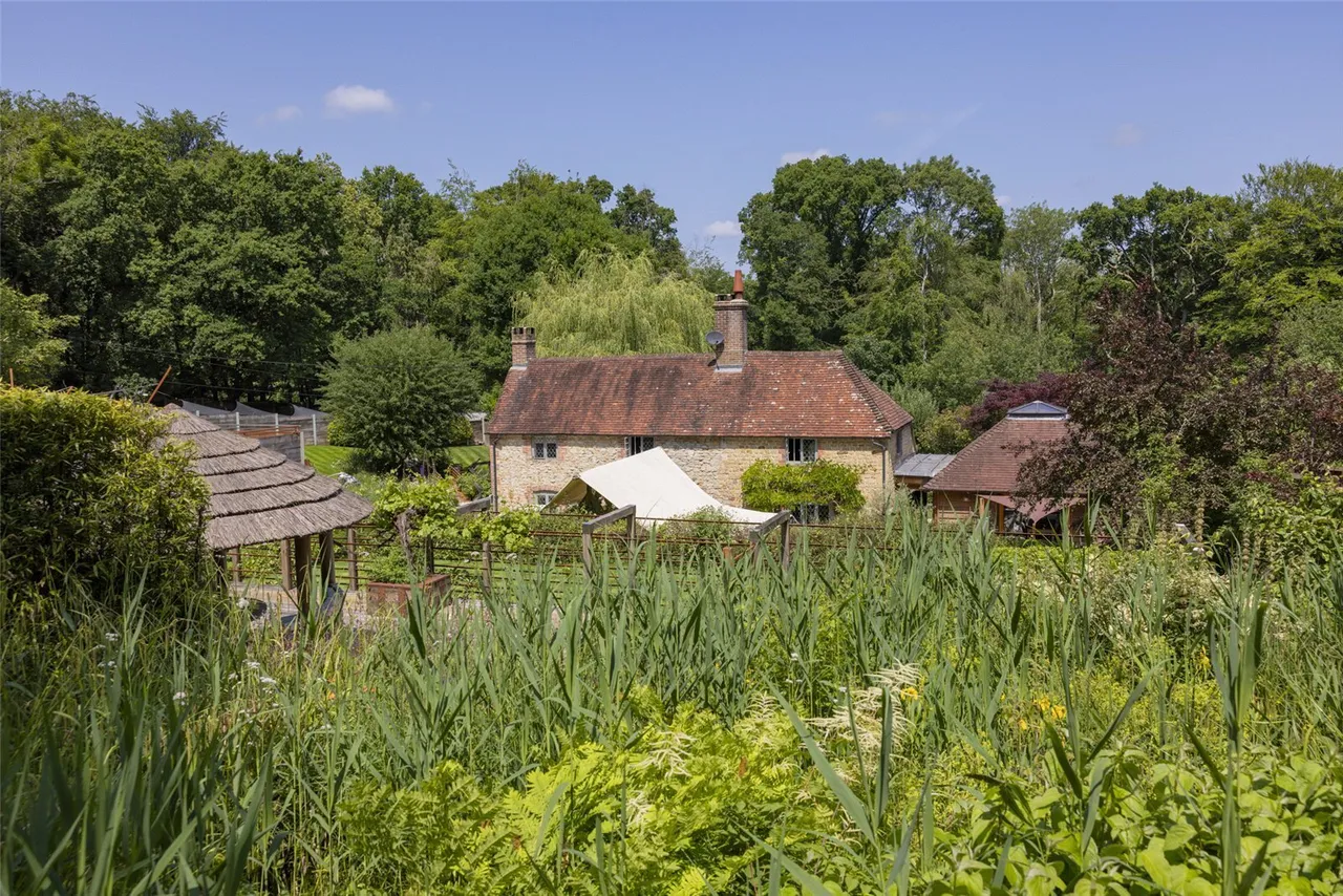 3 bed flat for sale, Henley Hill, Henley, GU27