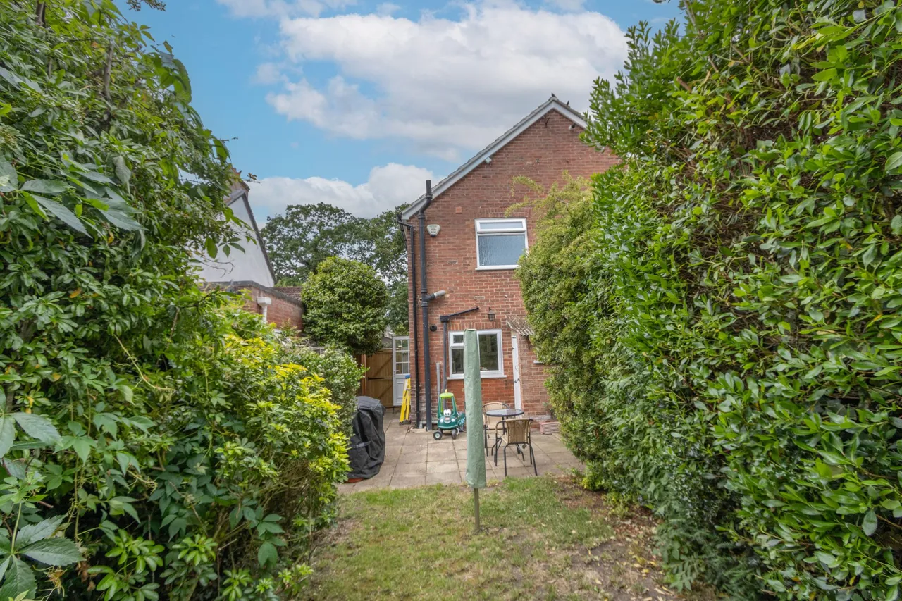 Frogmore Road, Blackwater, Camberley, GU17 0DF, photo 9
