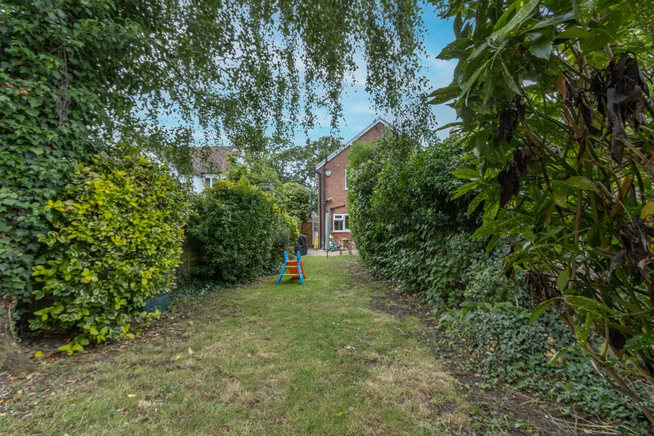 Frogmore Road, Blackwater, Camberley, GU17 0DF, photo 10