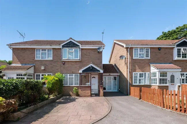 3 bed house for sale — Fellowes Close, Hayes