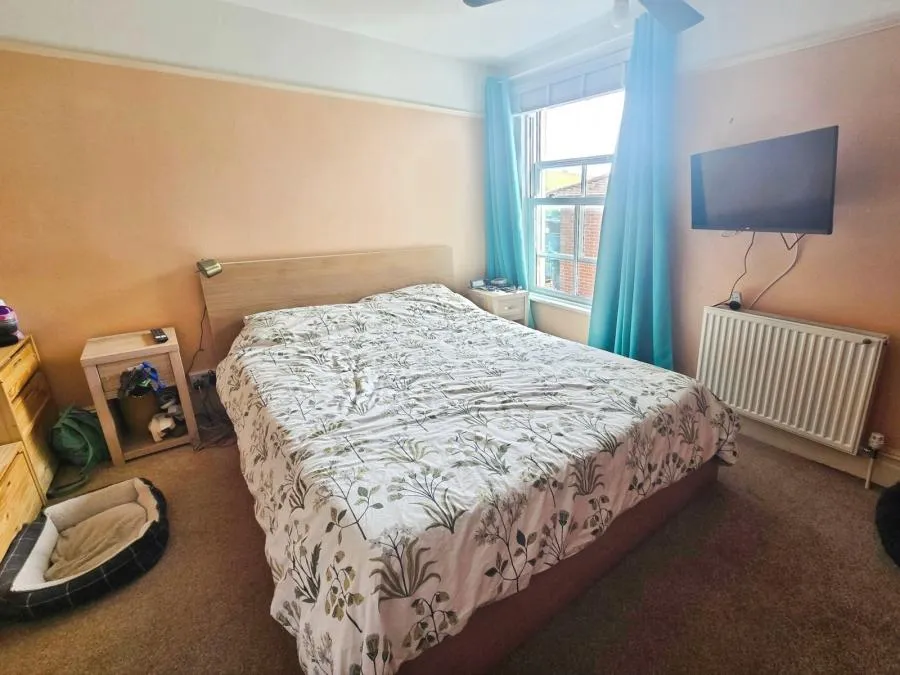 The Broadway, Totland Bay, PO39, photo 6