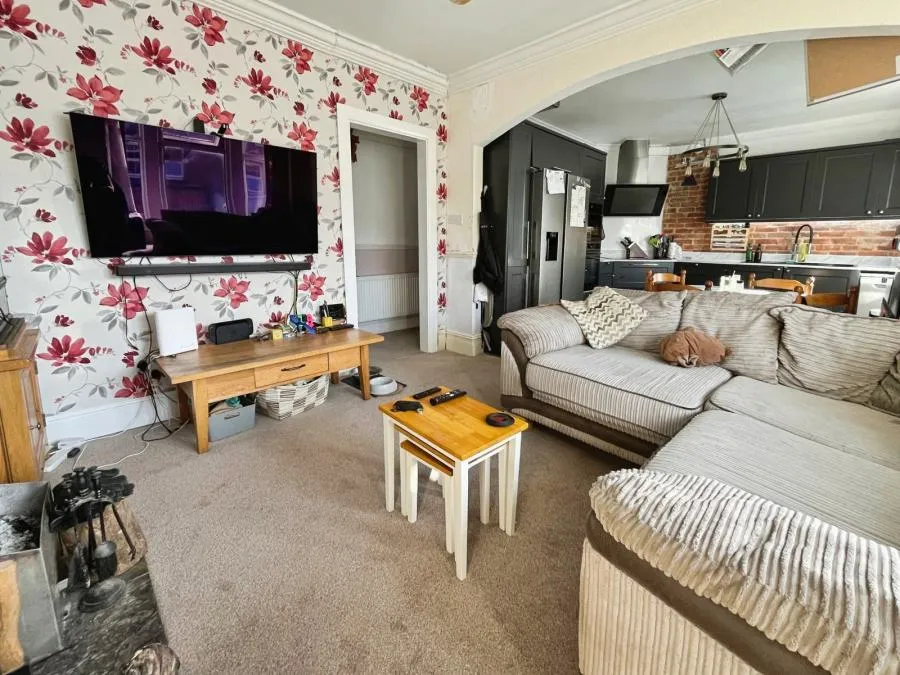 The Broadway, Totland Bay, PO39, photo 2