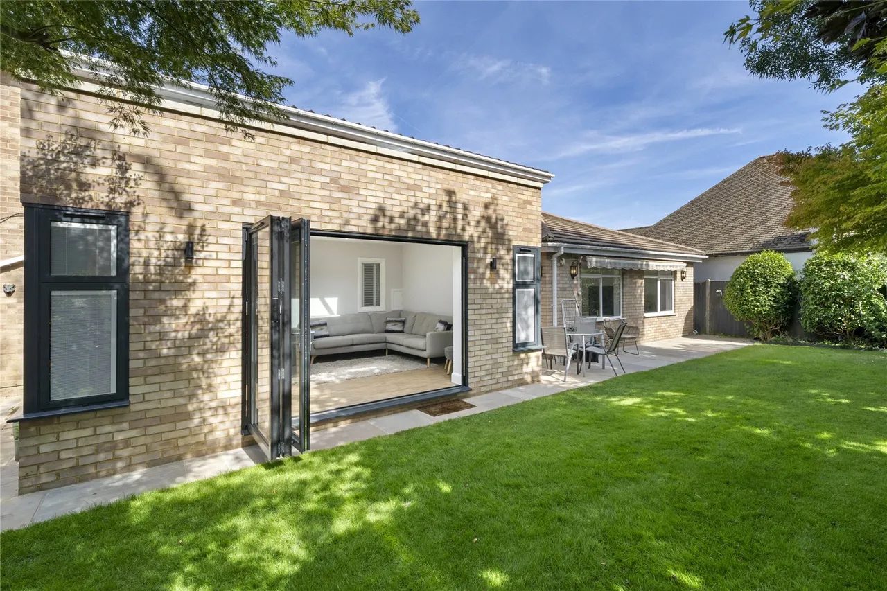 Crofton Avenue, Walton-On-Thames, Surrey, KT12, photo 11