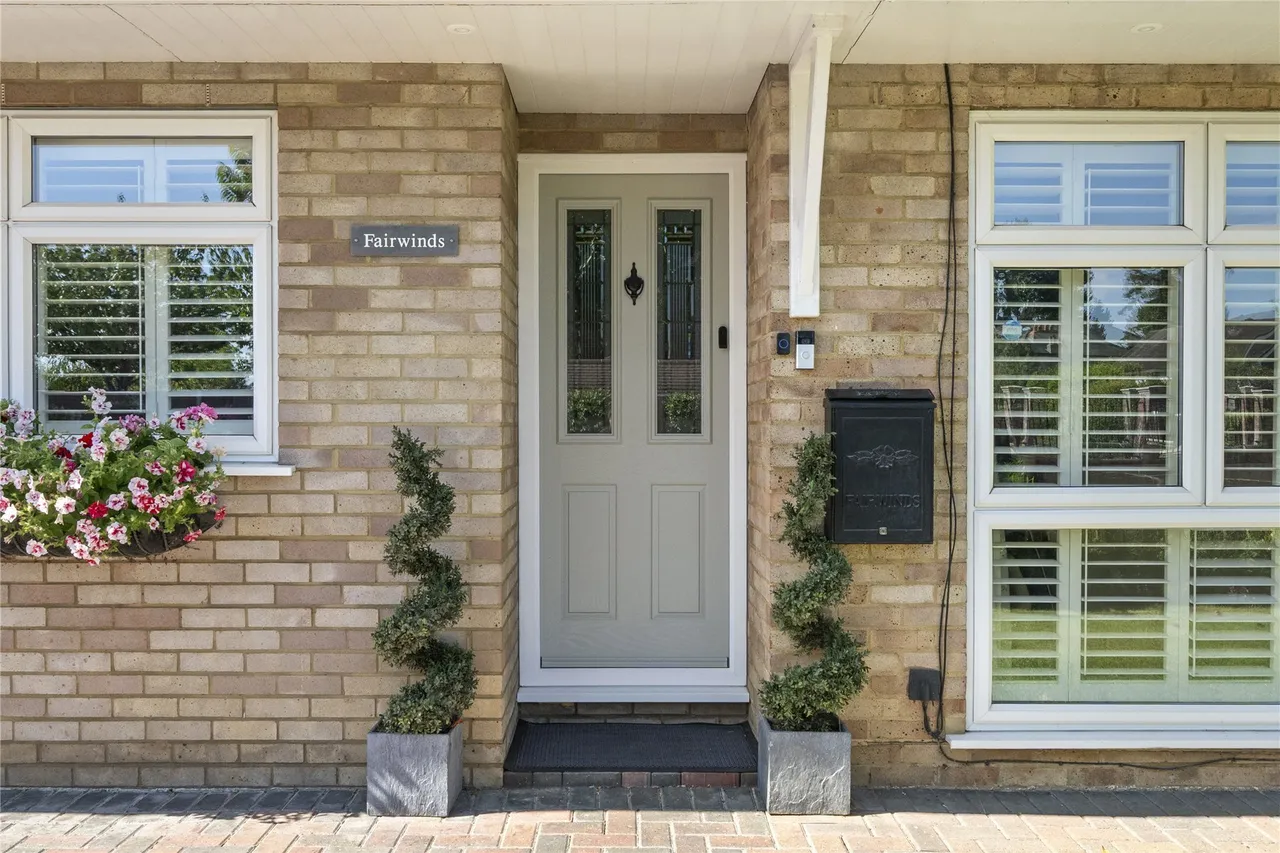 Crofton Avenue, Walton-On-Thames, Surrey, KT12, photo 2