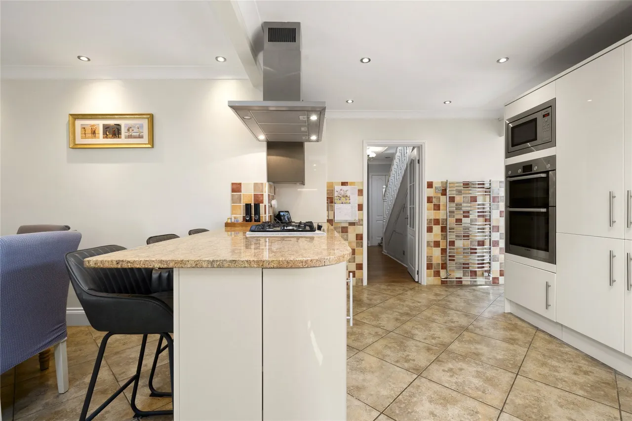 Crofton Avenue, Walton-On-Thames, Surrey, KT12, photo 6