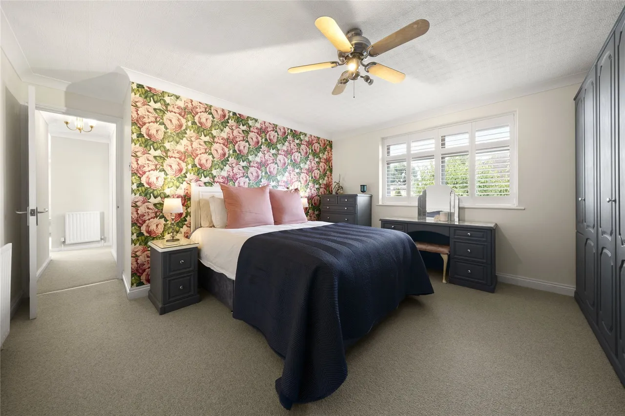 Crofton Avenue, Walton-On-Thames, Surrey, KT12, photo 12