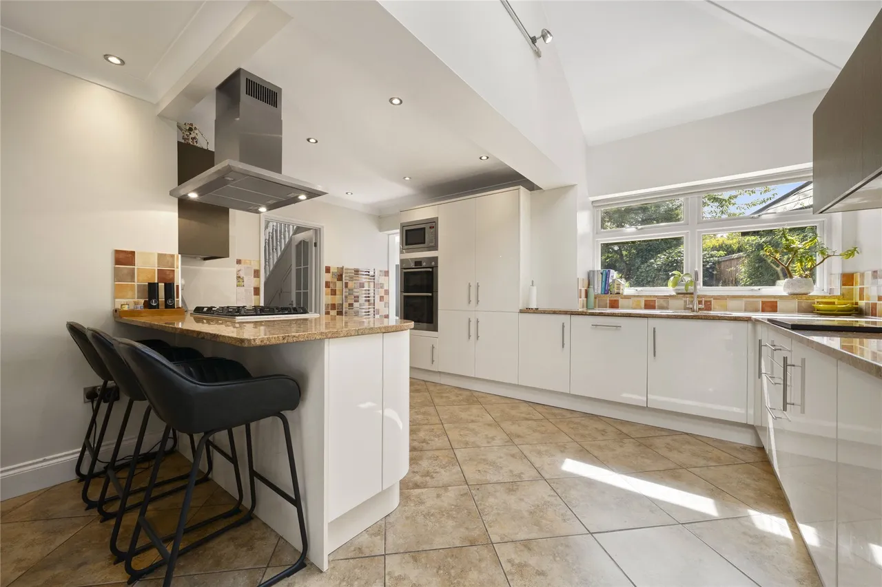 Crofton Avenue, Walton-On-Thames, Surrey, KT12, photo 5