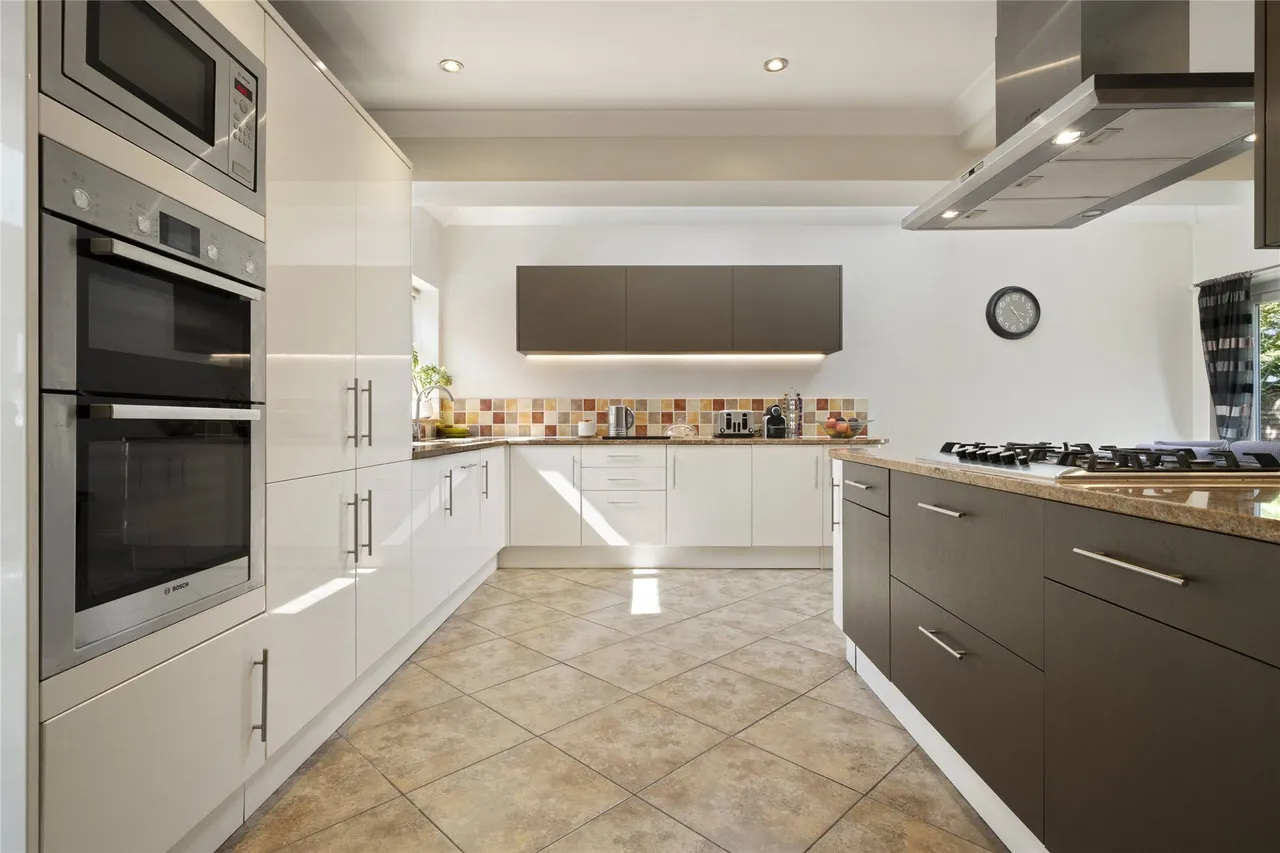 Crofton Avenue, Walton-On-Thames, Surrey, KT12, photo 7