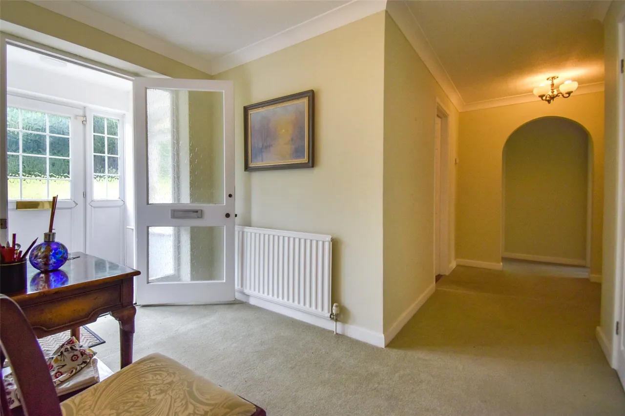 Crown Drive, Badshot Lea, Farnham, Surrey, GU9 9JN, photo 8