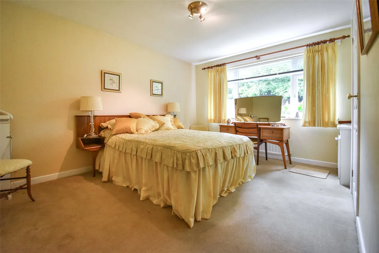 Crown Drive, Badshot Lea, Farnham, Surrey, GU9 9JN, photo 7