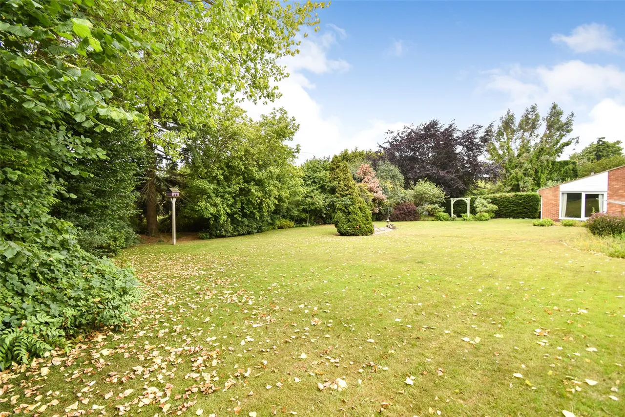 Crown Drive, Badshot Lea, Farnham, Surrey, GU9 9JN, photo 22