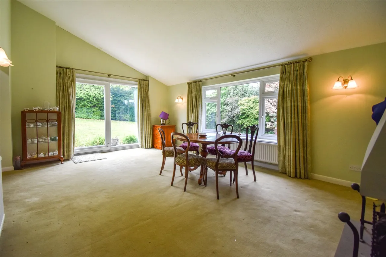 Crown Drive, Badshot Lea, Farnham, Surrey, GU9 9JN, photo 5