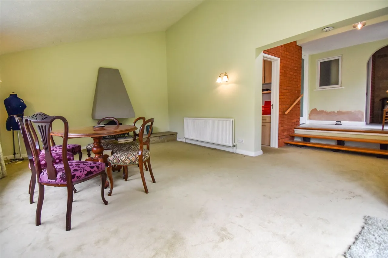Crown Drive, Badshot Lea, Farnham, Surrey, GU9 9JN, photo 15