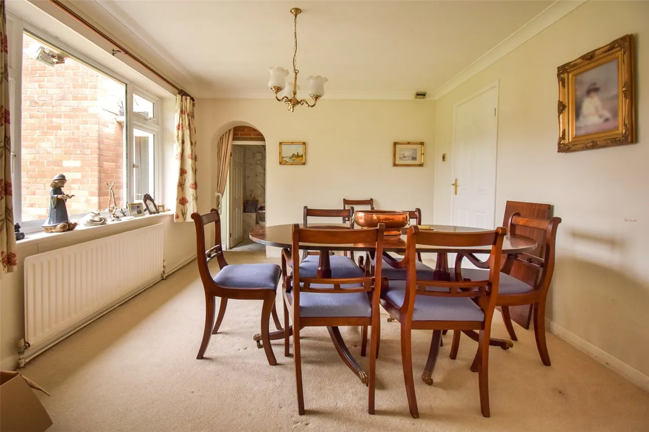 Crown Drive, Badshot Lea, Farnham, Surrey, GU9 9JN, photo 17