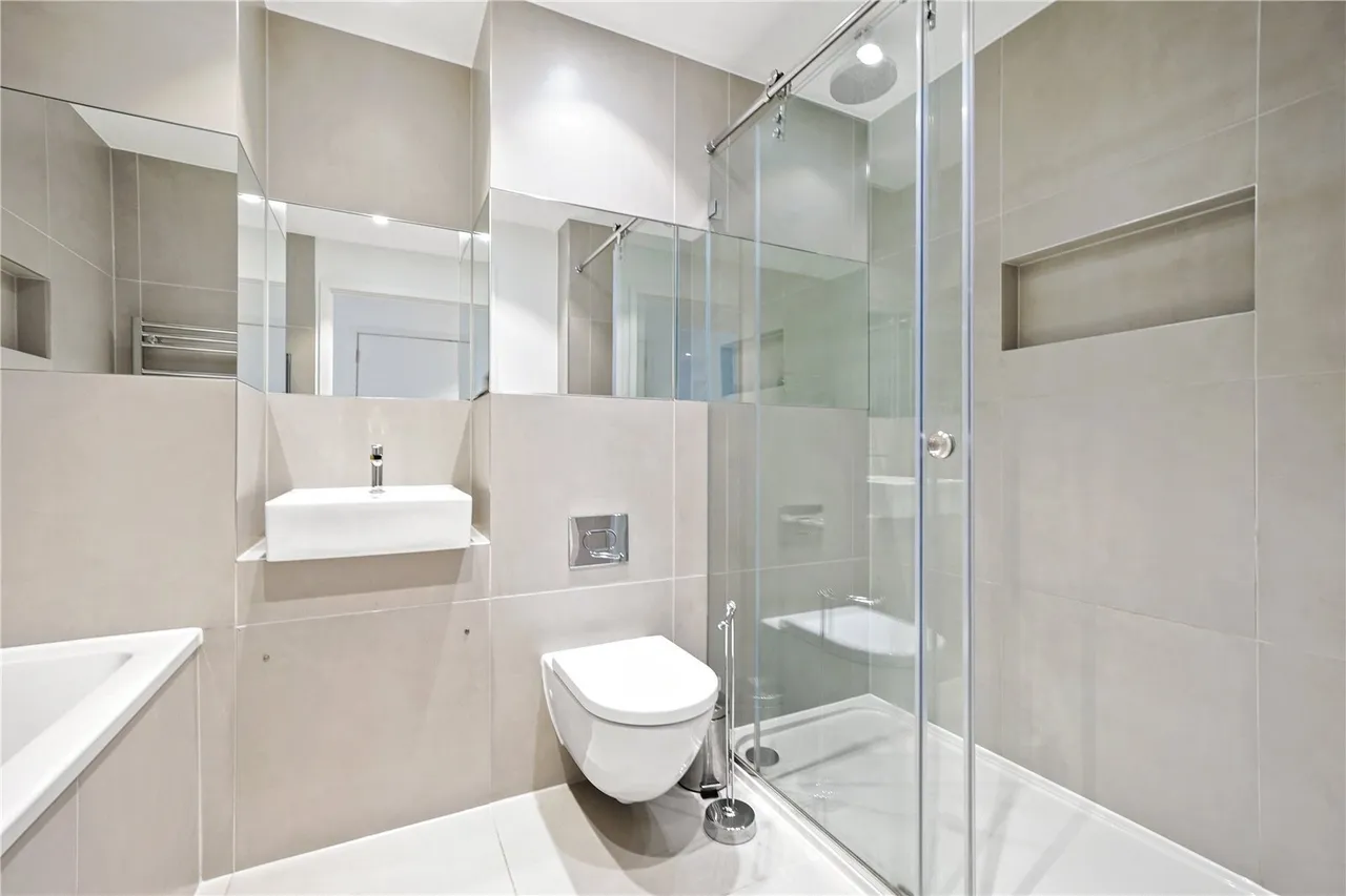 Spectrum Way, London, SW18, photo 5