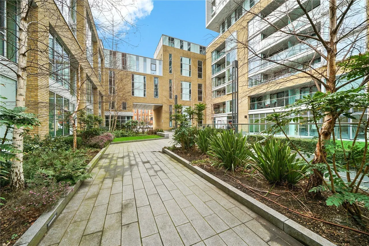 Spectrum Way, London, SW18, photo 7