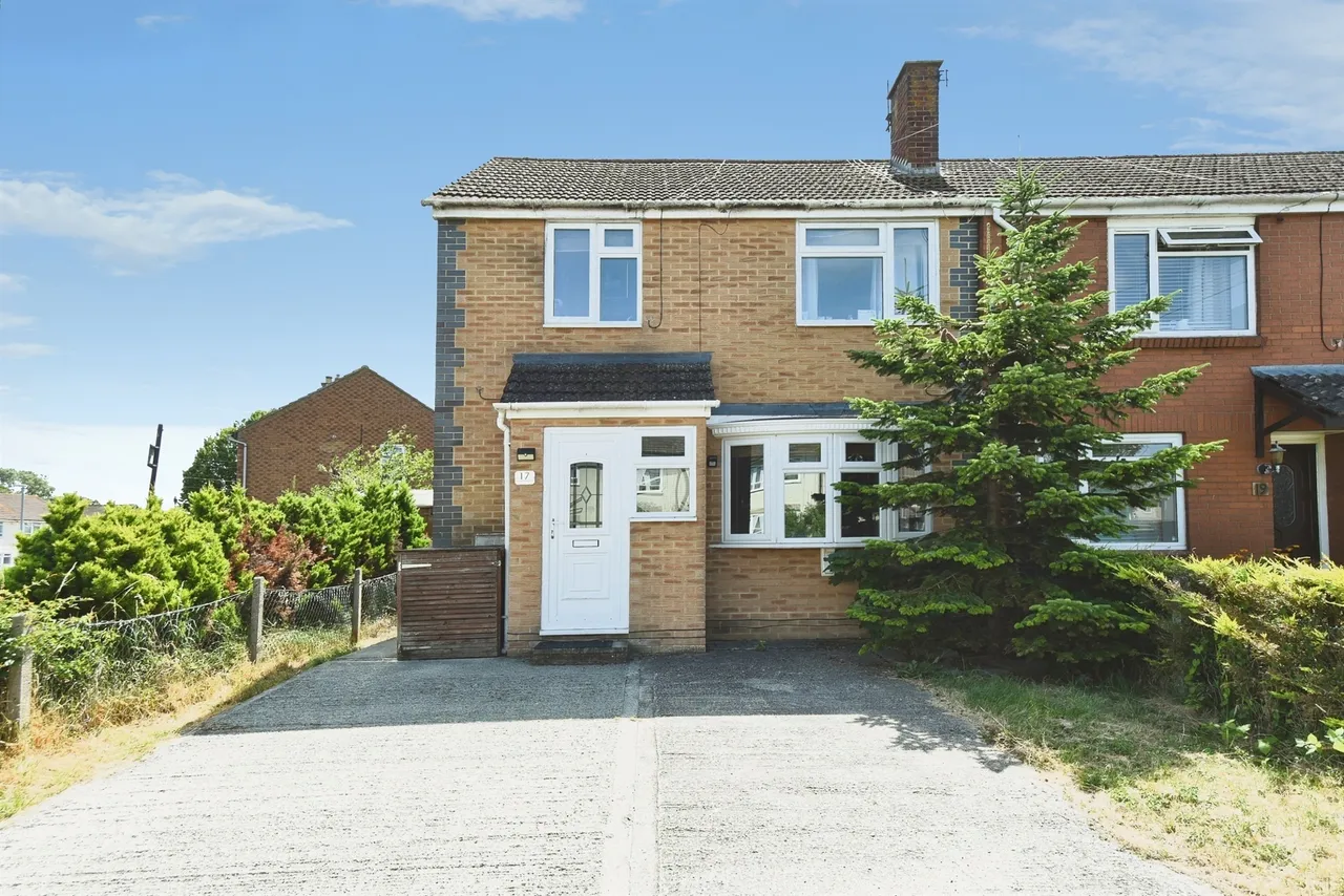 3 bed house for sale — Naunton Road, Swindon