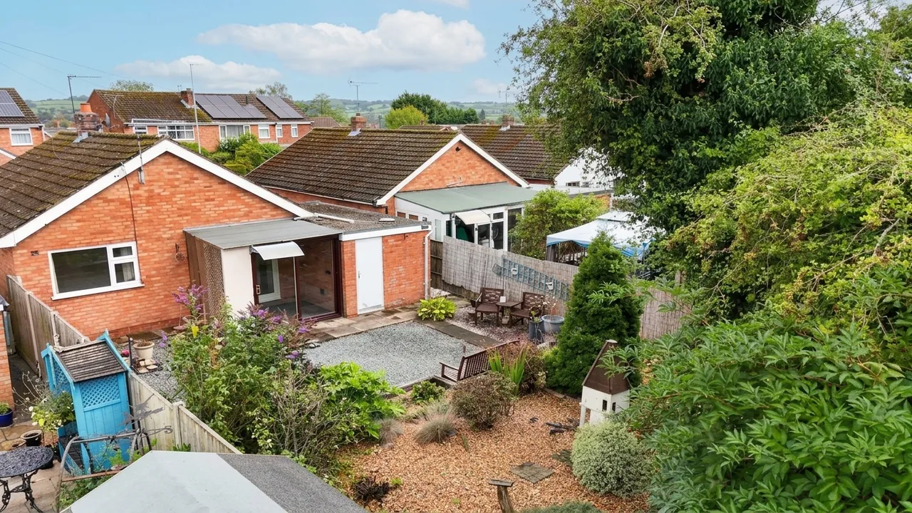 Stuart Close North, Stone, ST15, photo 21