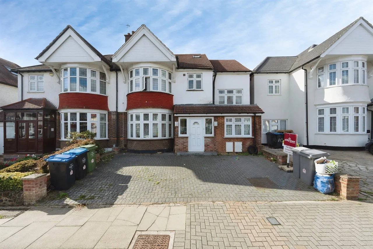 8 bed house for sale, Churchill Avenue, Harrow, HA3