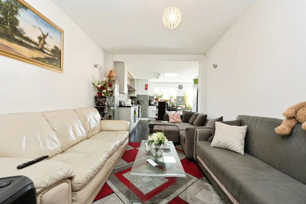 Churchill Avenue, Harrow, HA3, photo 2