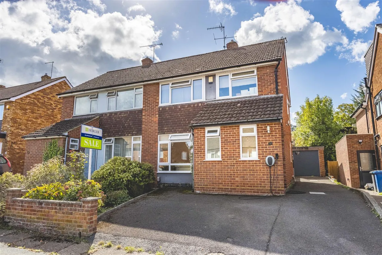3 bed property for sale — Poolmans Road, Windsor, SL4 4PB