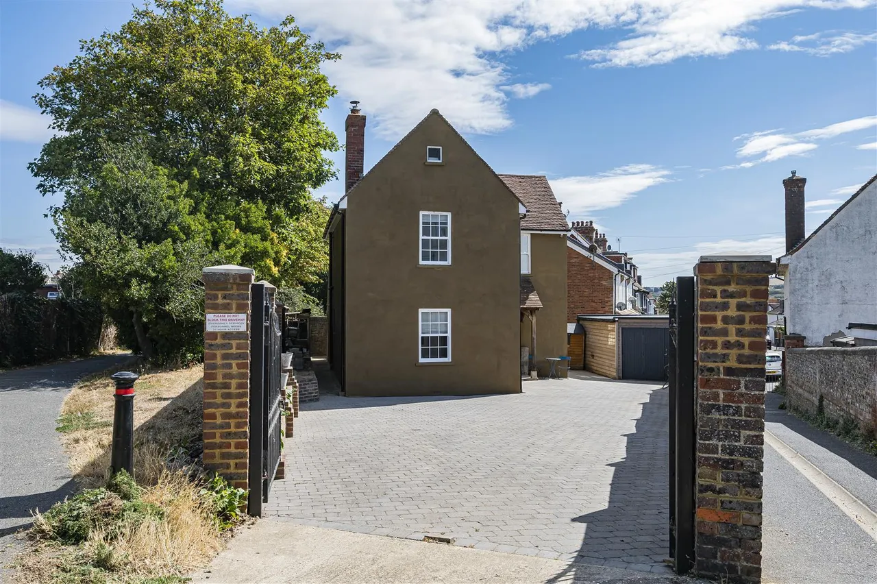 Bramber Lane, Seaford, photo 36