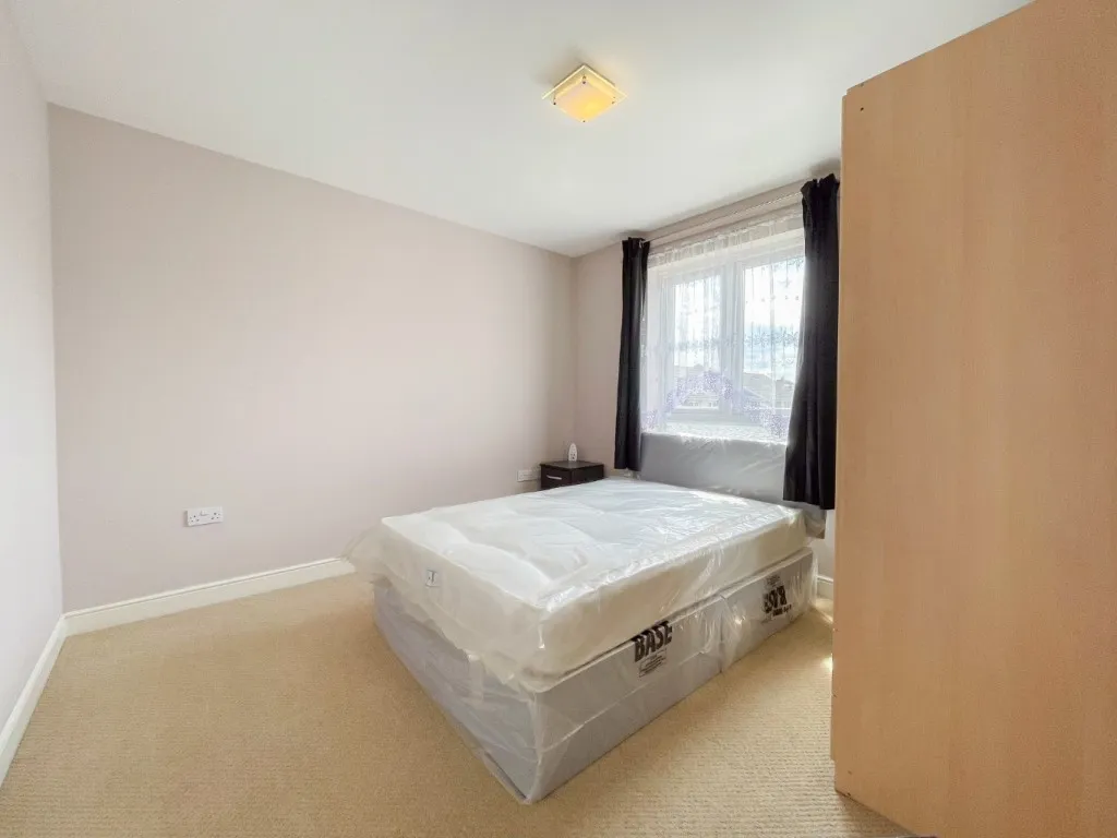 Admirals Way, Gravesend, DA12, photo 3
